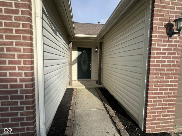 6735 Lexington Circle, Zionsville, IN 46077