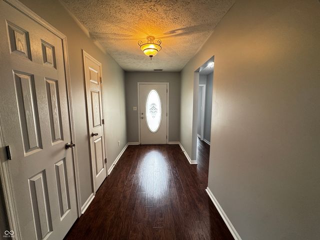 6735 Lexington Circle, Zionsville, IN 46077