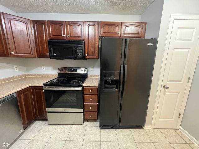 6735 Lexington Circle, Zionsville, IN 46077
