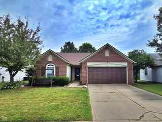 6735 Lexington Circle, Zionsville, IN 46077