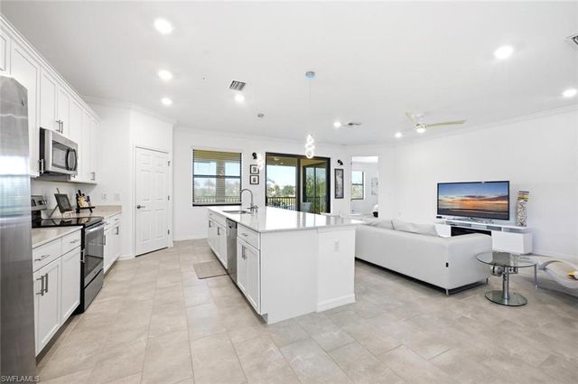 2352 Anguilla DR 201, Naples, FL 34120