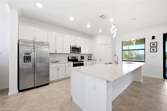 2352 Anguilla DR 201, Naples, FL 34120