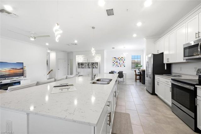 2352 Anguilla DR 201, Naples, FL 34120
