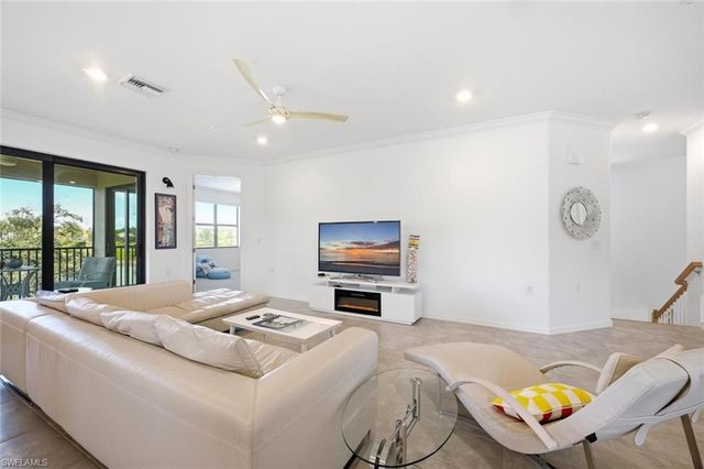2352 Anguilla DR 201, Naples, FL 34120