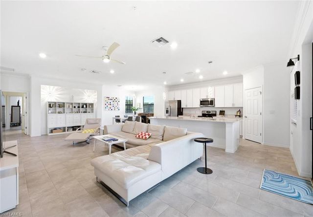 2352 Anguilla DR 201, Naples, FL 34120