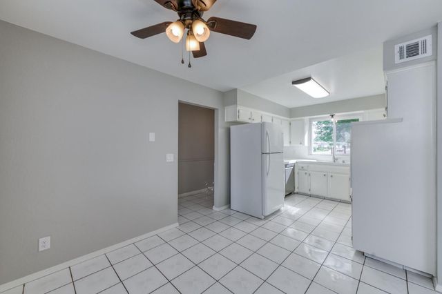 1314 Ezie Avenue, Clovis, CA 93611