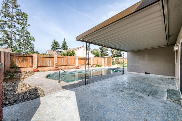 1314 Ezie Avenue, Clovis, CA 93611
