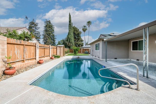 1314 Ezie Avenue, Clovis, CA 93611