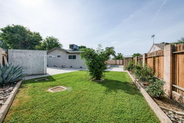 1314 Ezie Avenue, Clovis, CA 93611