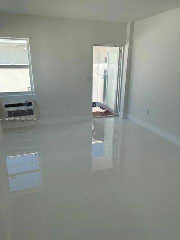 1943 71st St 1947-11, Miami Beach, FL 33141