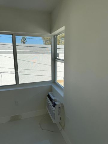 1943 71st St 1947-11, Miami Beach, FL 33141