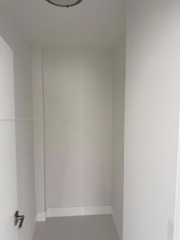 1943 71st St 1947-11, Miami Beach, FL 33141