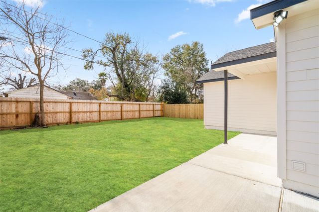 8056 Meadowbrook Drive, Houston, TX 77017