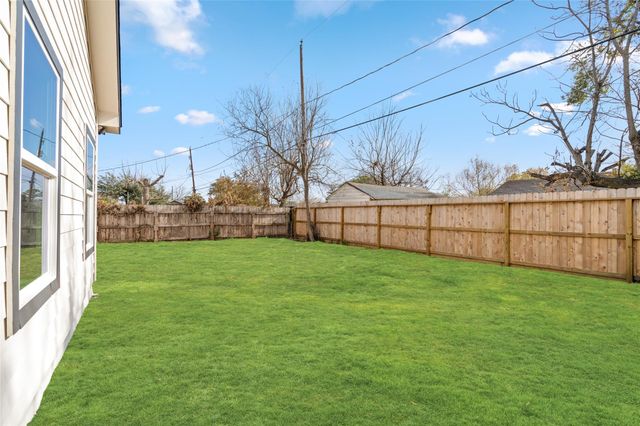 8056 Meadowbrook Drive, Houston, TX 77017