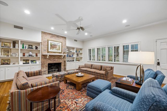 515 Hunterwood Drive, Houston, TX 77024