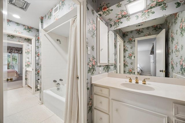515 Hunterwood Drive, Houston, TX 77024