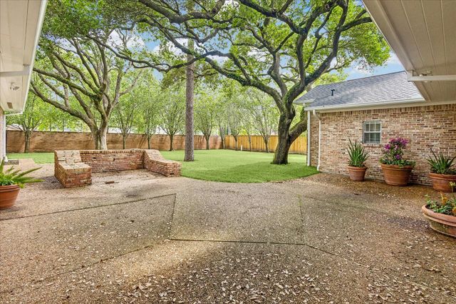 515 Hunterwood Drive, Houston, TX 77024