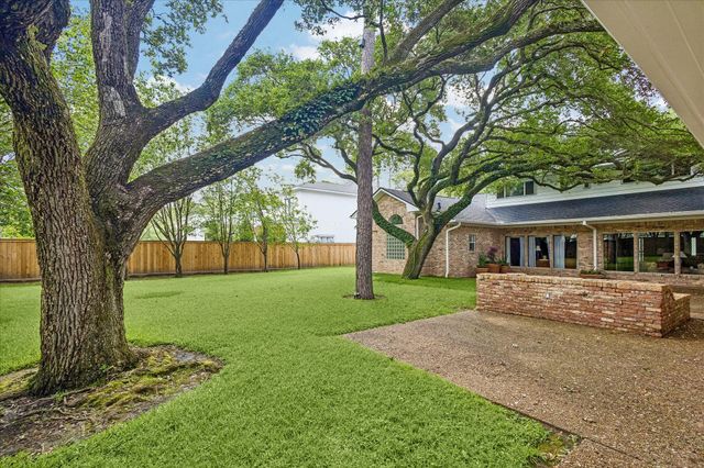 515 Hunterwood Drive, Houston, TX 77024