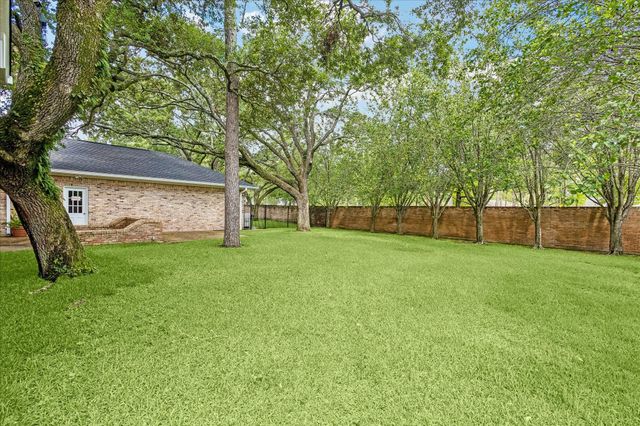 515 Hunterwood Drive, Houston, TX 77024