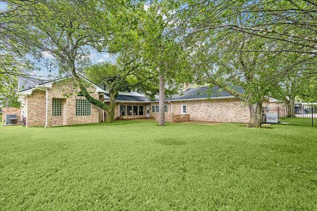 515 Hunterwood Drive, Houston, TX 77024