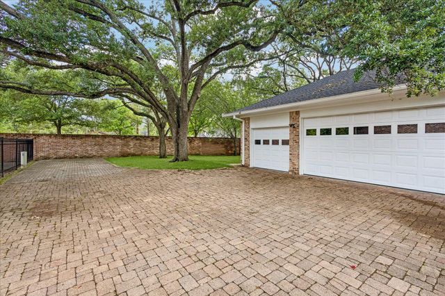 515 Hunterwood Drive, Houston, TX 77024