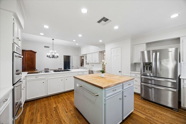 515 Hunterwood Drive, Houston, TX 77024