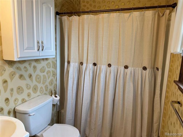 226 S Burkhart Road, Howell, MI 48843