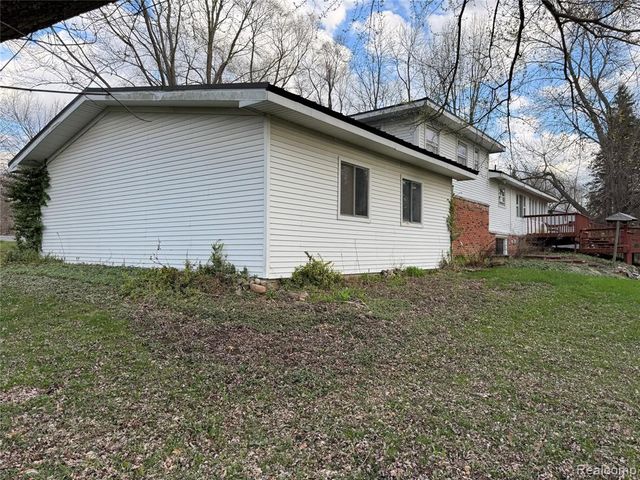 226 S Burkhart Road, Howell, MI 48843