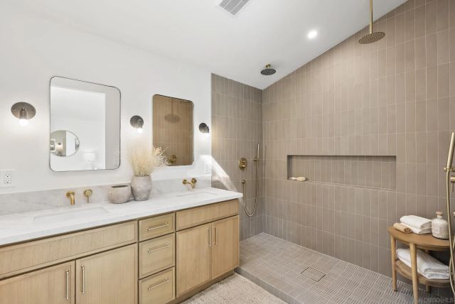 4543 Moraga Ave, San Diego, CA 92117