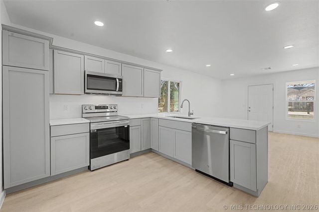 215 W Burnham Avenue, Sapulpa, OK 74066