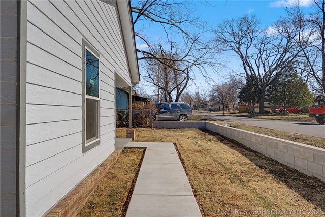 215 W Burnham Avenue, Sapulpa, OK 74066