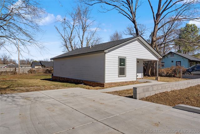 215 W Burnham Avenue, Sapulpa, OK 74066