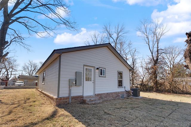 215 W Burnham Avenue, Sapulpa, OK 74066