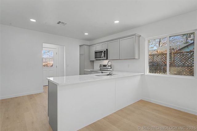 215 W Burnham Avenue, Sapulpa, OK 74066