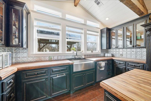 5200 Country Farms Lane, Anderson, CA 96007