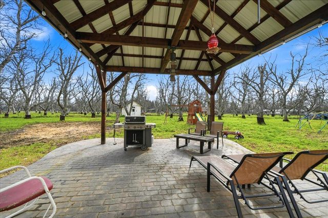 5200 Country Farms Lane, Anderson, CA 96007