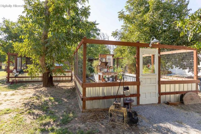 5200 Country Farms Lane, Anderson, CA 96007