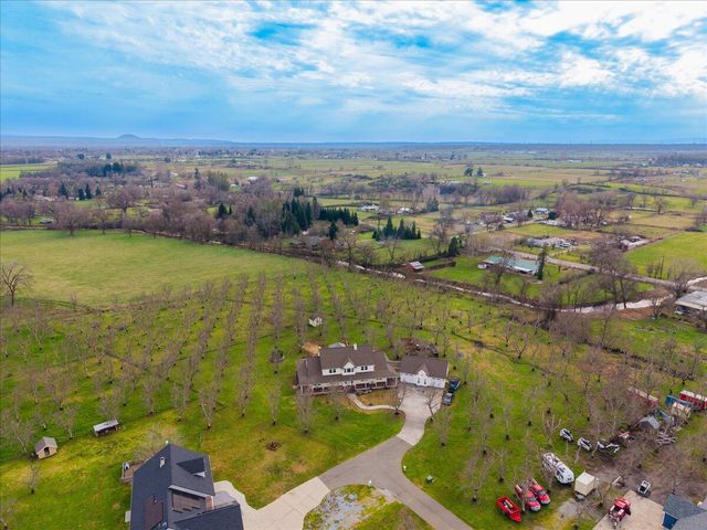 5200 Country Farms Lane, Anderson, CA 96007