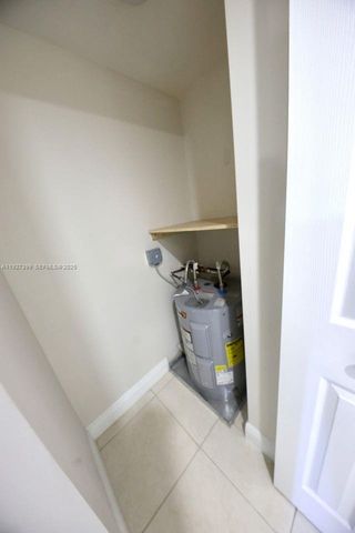 9450 Poinciana Pl 106, Davie, FL 33324