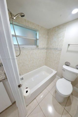 9450 Poinciana Pl 106, Davie, FL 33324