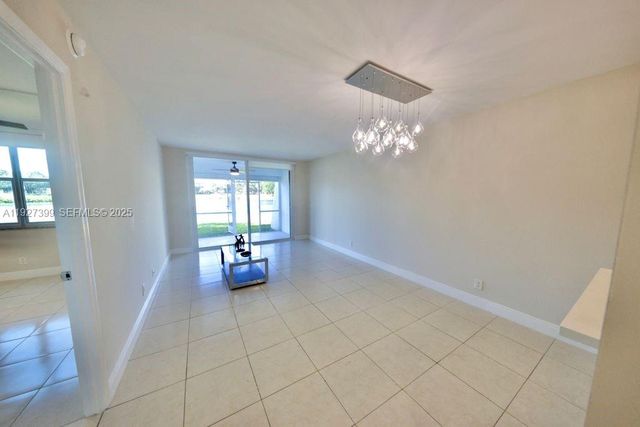 9450 Poinciana Pl 106, Davie, FL 33324