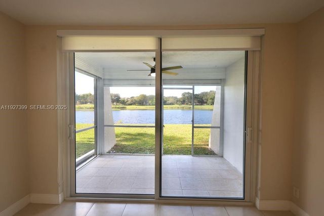 9450 Poinciana Pl 106, Davie, FL 33324