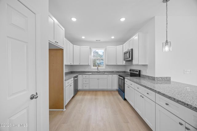 709 W Hayes Street, Burgaw, NC 28425