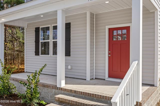 709 W Hayes Street, Burgaw, NC 28425