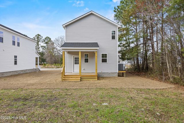 709 W Hayes Street, Burgaw, NC 28425