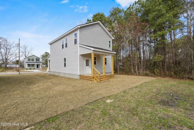 709 W Hayes Street, Burgaw, NC 28425
