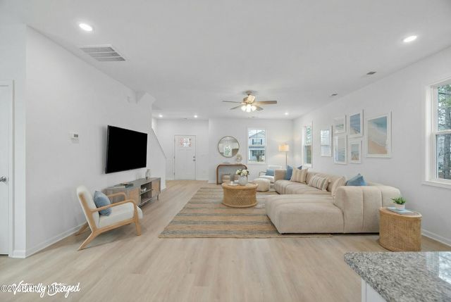 709 W Hayes Street, Burgaw, NC 28425