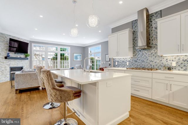 2939 N SYCAMORE ST, Arlington, VA 22207