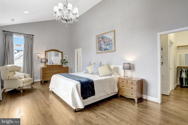 2939 N SYCAMORE ST, Arlington, VA 22207