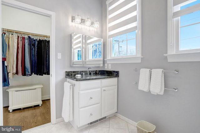 2939 N SYCAMORE ST, Arlington, VA 22207